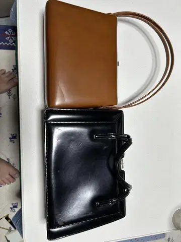 쇼와 시대의 핸드백 2개