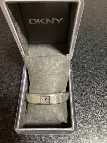 DKNY 손목시계