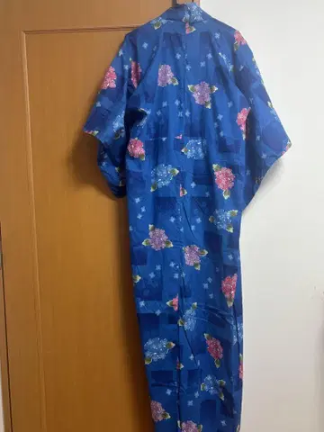 파란색 꽃무늬 유카타