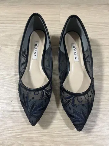 새상품급 다이애나 펌프스 로우 힐 플랫
