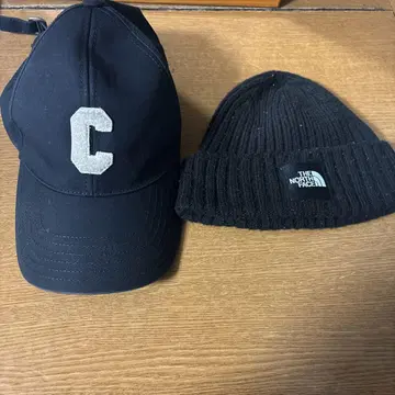 블랙 캡 C 자수 & 노스페이스 니트 모자
