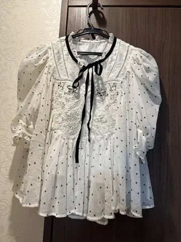 SNIDEL 자수 블라우스