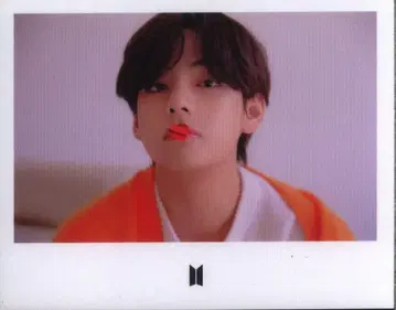 BTS 인스턴트 사진 V 2022 Yet To Come in BUSAN
