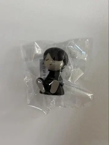 Mrs. GREEN APPLE 팝업 스토어 흑백 피규어 오모리 모토타카