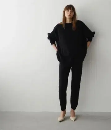 미사용 새상품 클라네 C SWEAT TOPS 블랙