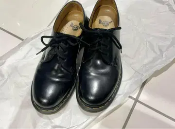 Dr. Martens 블랙 레이스업 슈즈