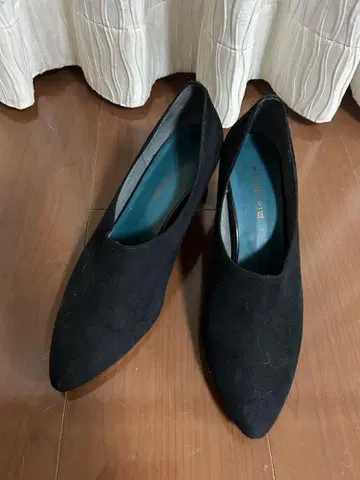 Mie Scarpe 블랙 스웨이드 펌프스 미들 힐