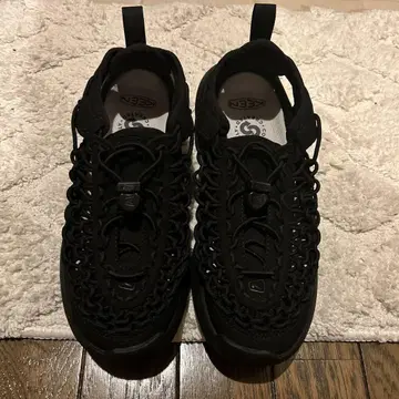 KEEN 아웃도어 샌들 블랙