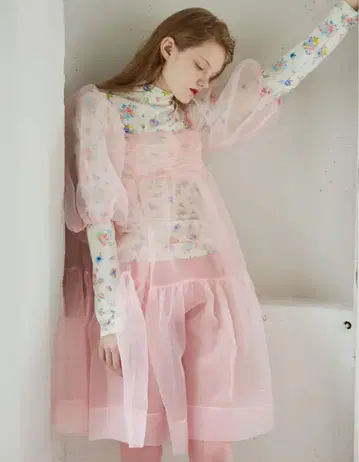 오간디 플레어 미니 드레스