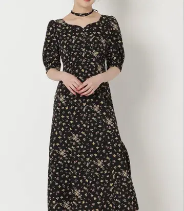 레이디 아젤 초커가 달린 플라워 원피스