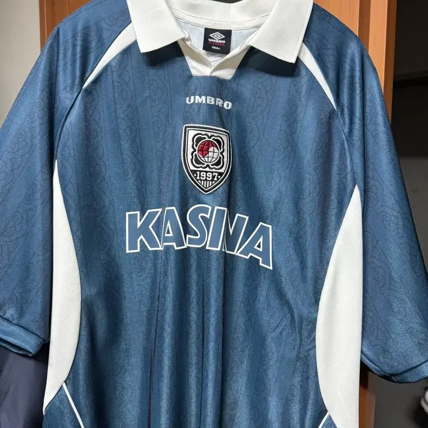 【UMBRO】 UMBRO X KASINA 1997 Football Jersey Ivory Umbro x Kasina 1997 Football Jersey Ivory | eBay