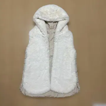 화이트 퍼 다운 베스트 후드 부착