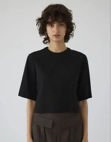 RIM.ARK Cropped box tops 새상품 38 완판