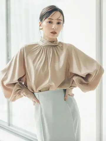 anuans 크로스 넥 볼륨 블라우스