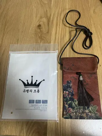 한국 민족 스타일의 사선 숄더백*. 꽃무늬 디자인 파우치 태슬 포함