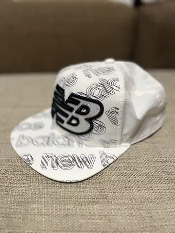 New Balance 화이트 캡