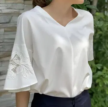 미사용 TONAL 자수 플레어 슬리브 블라우스 토널
