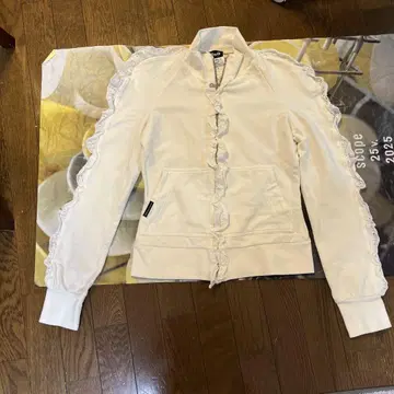 D&G 프릴 디테일 화이트 후드티