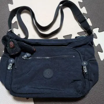 Kipling Live Light 숄더백 블랙