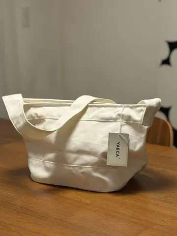 YAECA 화이트 메신저 백