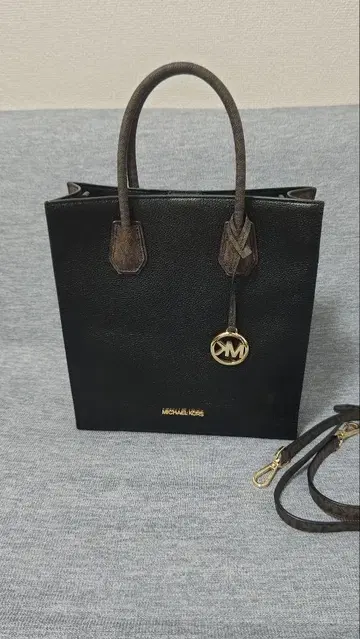 마이클코어스 블랙 토트백