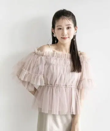 RANDA 라메 튤 개더 블라우스