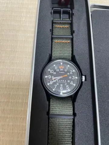 가격 협의 가능 TIMEX ALPHA 손목시계 블랙/그린