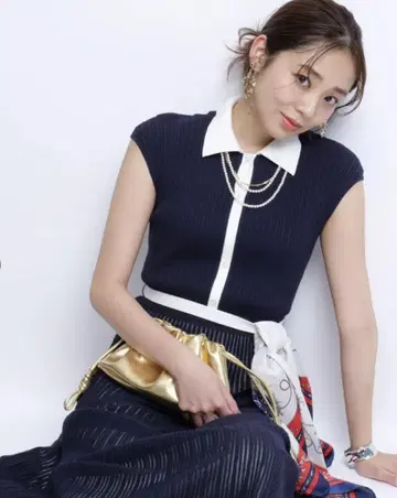 JUSGLITTY 카라 플리츠 니트 원피스