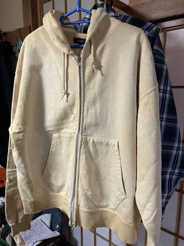 BEAMS 크림색 집업 후드티