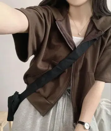 VIVID LADY 숏 기장 더블 지퍼 후드티