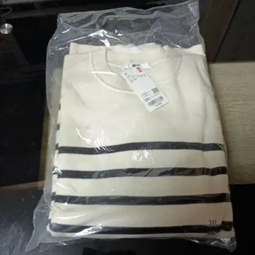 미사용 새상품 유니클로 보더 스웨터 롱 슬리브