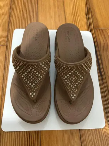 Crocs 비쥬 브라운 플립플랍
