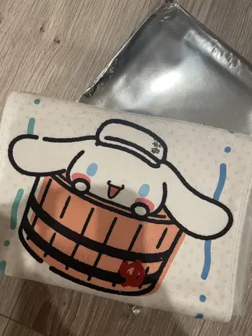 머플러 타월 산리오 극락탕 콜라보 한교동 시나모롤