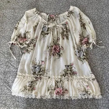 L'EST ROSE 꽃무늬 레이스 장식 반팔 튜닉 얼룩 있음