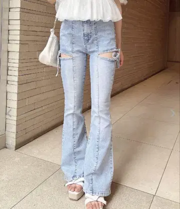 미사용 INGNI 사이드 리본 컷 아웃 플레어 데님 팬츠 M