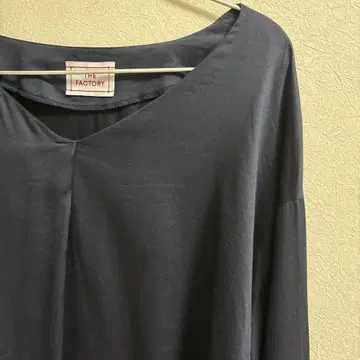 THE FACTORY 티셔츠형 컷소 블라우스