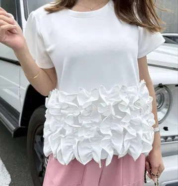 myu 프릴이 달린 화이트 티셔츠