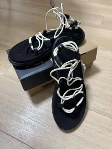 Teva 스포츠 샌들 블랙/화이트