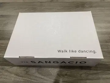 via SANGACIO 화이트 스니커즈 (미개봉 새상품)