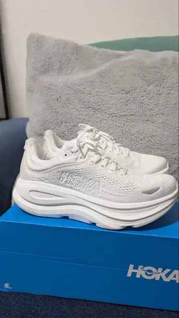 HOKA BONDI9 화이트 24.0