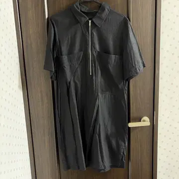 코스 블랙 지퍼 업 원피스