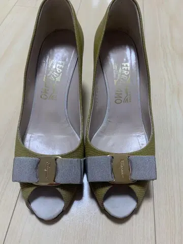 페라가모 오픈토 펌프스
