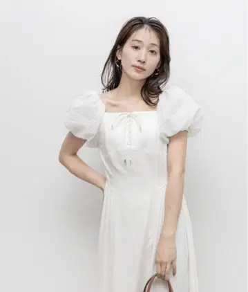 RANDA 벌룬 슬리브 레이스업 드레스