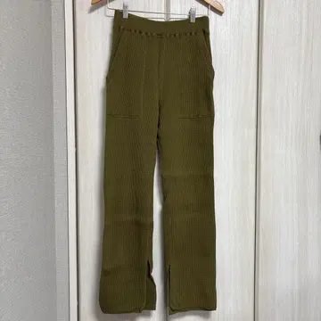 PHEENY 올리브 슬릿 슬랙스 사이즈 2