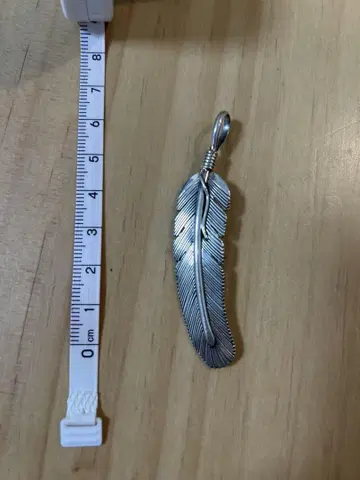 하비 메이스 페더 펜던트
