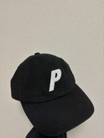 Palace P 로고 캡 블랙