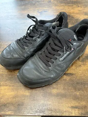 리복 클래식 블랙 스니커즈 27cm