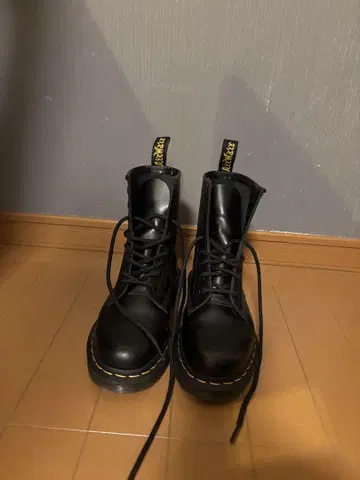 Dr.Martens 닥터마틴 1460 8홀 부츠 UK3