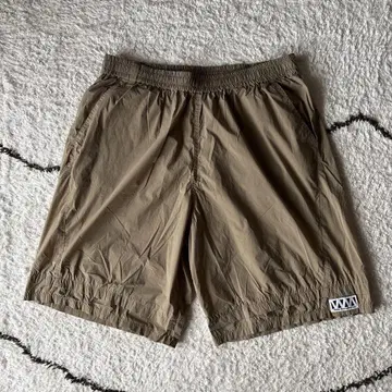 화이트 마운티니어링 ReposeWear 23100엔 고품질