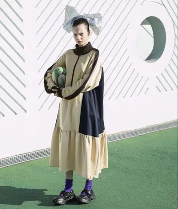 forksy. 하프 지퍼 라인 배색 트랙 저지 원피스 아이보리